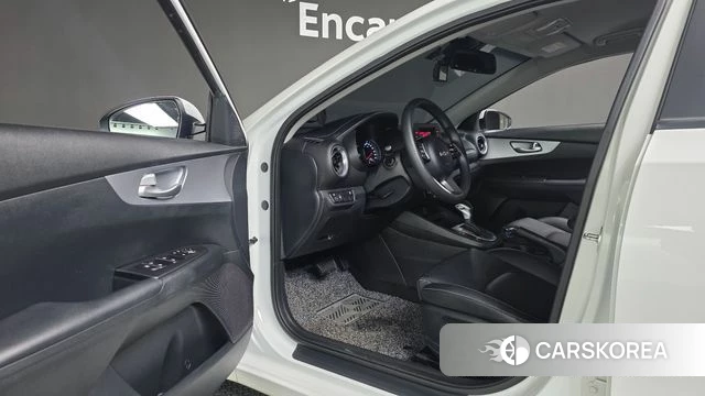 Kia The New K3 2nd generation 2022 Белый из Кореи, фото 2