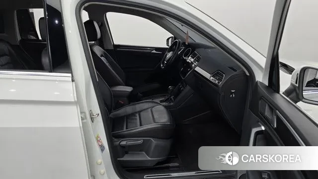 Volkswagen Tiguan second Generation 2020 Белый из Кореи, фото 2