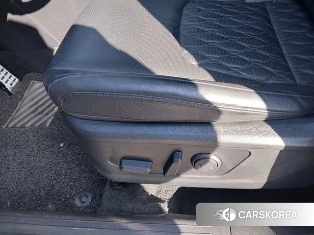 Kia Sportage 5th Generation Hybrid 2022 Серебристо-серый из Кореи, фото 2