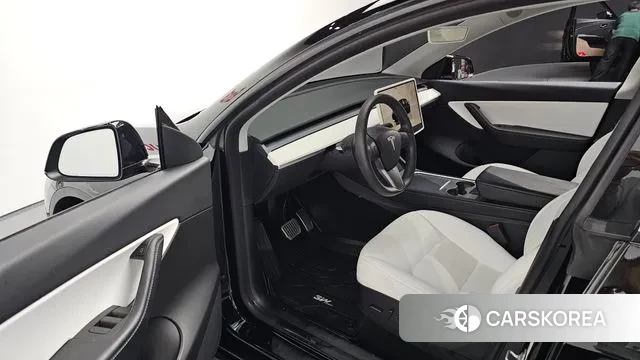 Tesla Model Y 2022 Черный из Кореи, фото 2