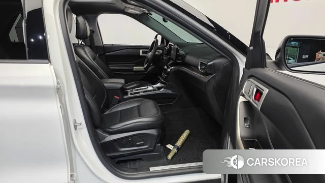Ford Explorer 6th Generation 2022 Белый из Кореи, фото 2