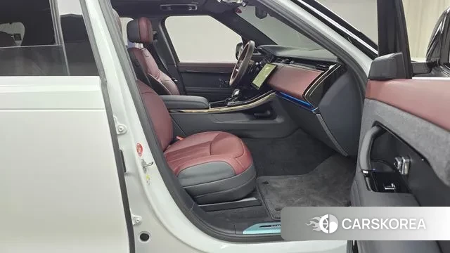 Land Rover Range Rover Sport 3rd Generation 2024 Белый из Кореи, фото 2