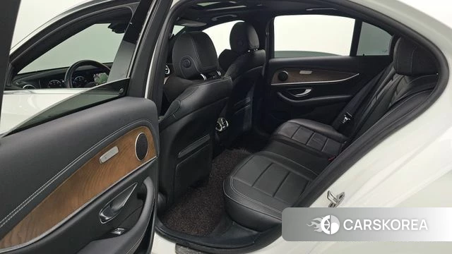 Mercedes-Benz E-Class W213 2021 Белый из Кореи, фото 2