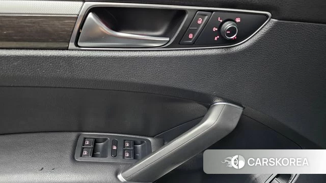 Volkswagen The New Passat 2018 Черный из Кореи, фото 2