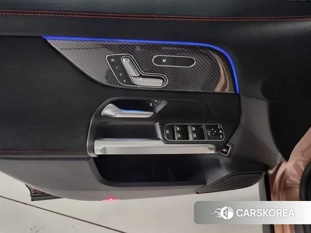 Mercedes-Benz GLB-Class X247 2024 Золотой из Кореи, фото 2