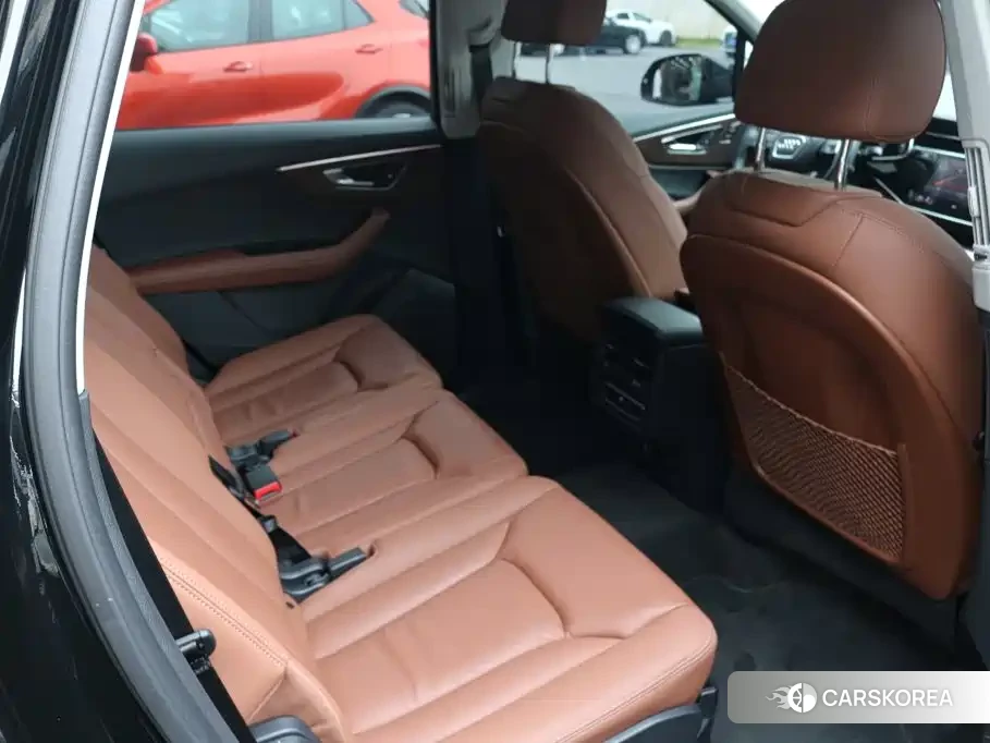 Audi Q7 2024 Черный из Китая, фото 2