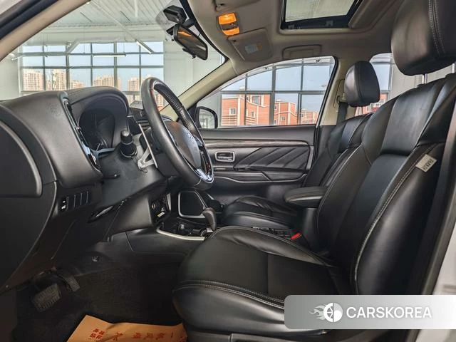 Mitsubishi  Outlander 2020 Белый из Китая, фото 2