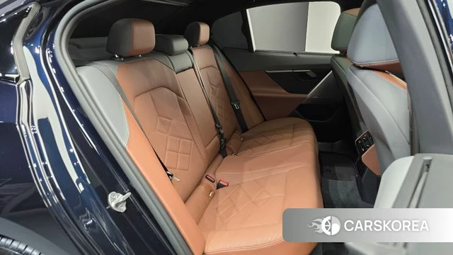 BMW 5 Series (G60) 2024 Черный из Кореи, фото 2