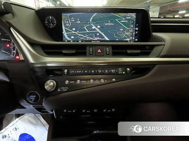 Lexus ES300h 7th generation 2021 Белый из Кореи, фото 2
