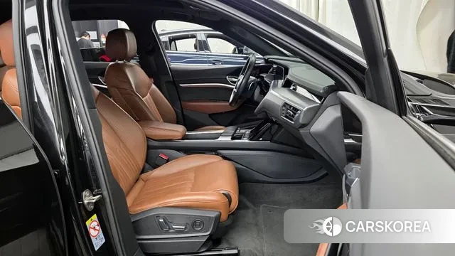 Audi e-Tron 2020 Черный из Кореи, фото 2