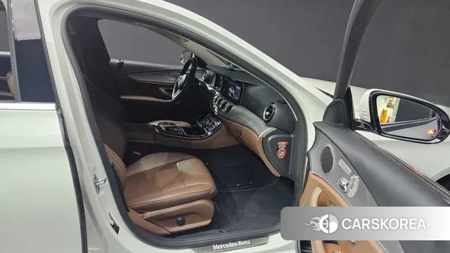 Mercedes-Benz E-Class W213 2019 Белый из Кореи, фото 2