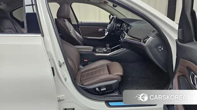 BMW 3 Series (G20) 2022 Белый из Кореи, фото 2