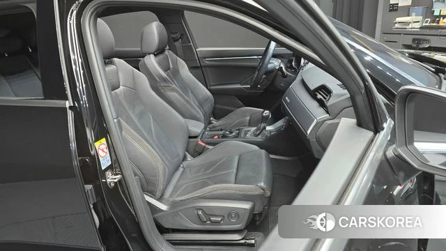 Audi Q3 (F3) 2020 Черный из Кореи, фото 2