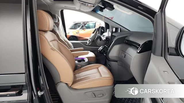 Hyundai Staria 2023 Черный из Кореи, фото 2
