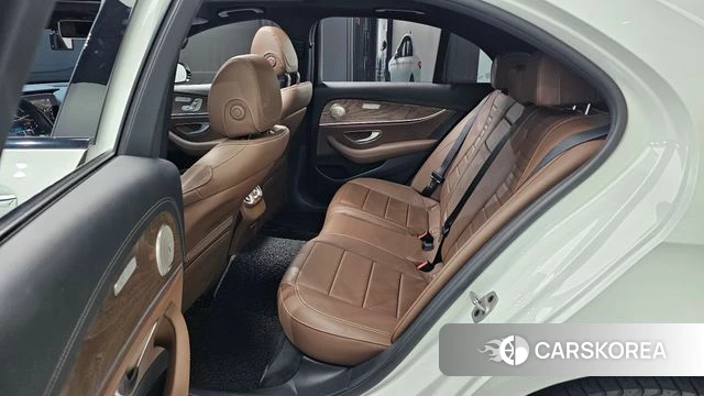 Mercedes-Benz E-Class W213 2021 Белый из Кореи, фото 2