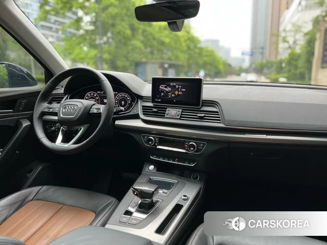Audi Q5L 2021 Черный из Китая, фото 2