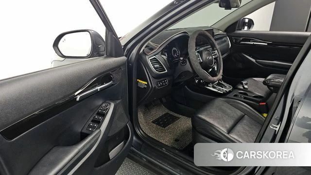 Kia Seltos 2020 Серый из Кореи, фото 2