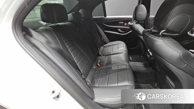 Mercedes-Benz E-Class W213 2023 Белый из Кореи, фото 2
