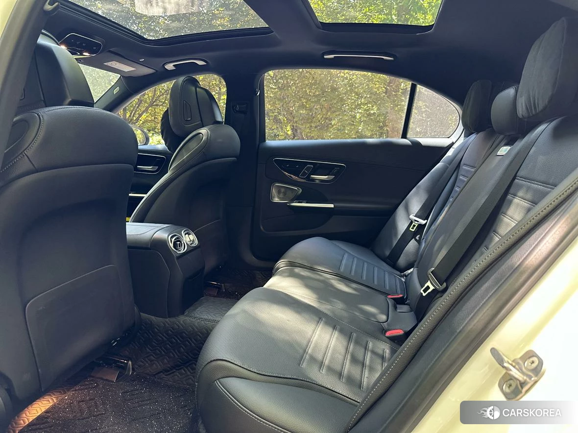 Mercedes-Benz Class C 2023 Белый из Китая, фото 2
