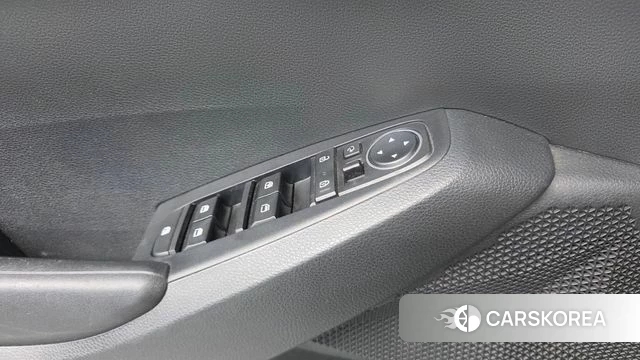 Kia Seltos 2021 Черный из Кореи, фото 2