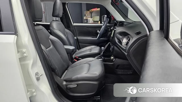 Jeep Renegade 2023 Белый из Кореи, фото 2