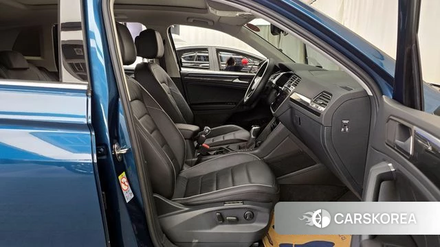 Volkswagen Tiguan second Generation 2024 Синий из Кореи, фото 2