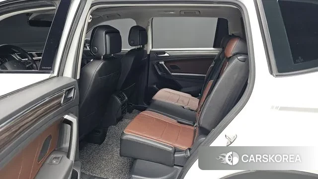 Volkswagen Tiguan Allspace 2023 Белый из Кореи, фото 2