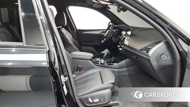 BMW X3 (G01) 2021 Черный из Кореи, фото 2