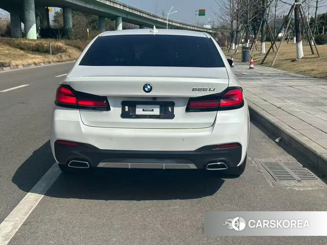 BMW 5 series 2021 Белый из Китая, фото 2