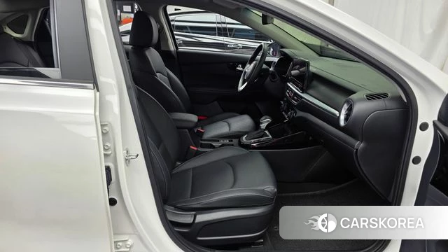 Kia The New K3 2nd generation 2021 Белый из Кореи, фото 2