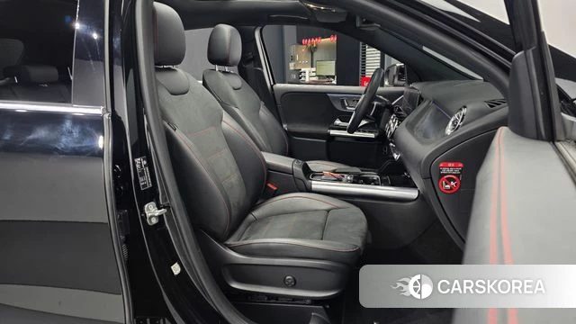 Mercedes-Benz GLA - Class H247 2023 Черный из Кореи, фото 2