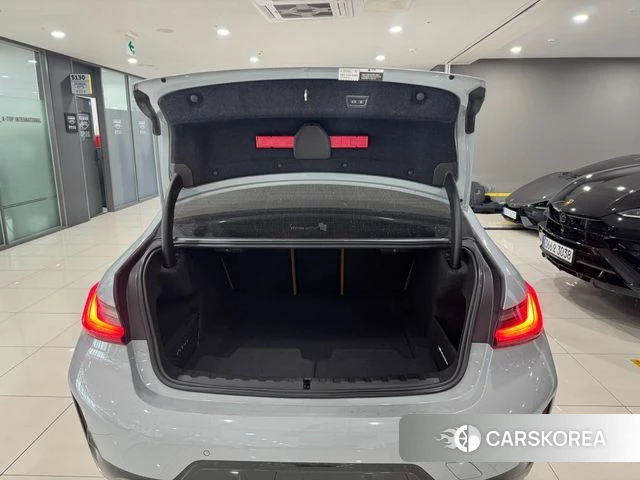 BMW 3 Series (G20) 2023 Небесно-голубой из Кореи, фото 2