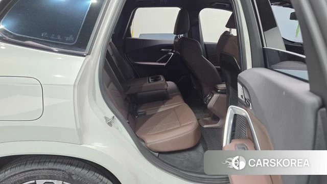 BMW iX1 (U11) 2024 Белый из Кореи, фото 2