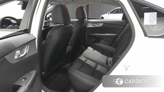 Kia The New K3 2nd generation 2021 Белый из Кореи, фото 2