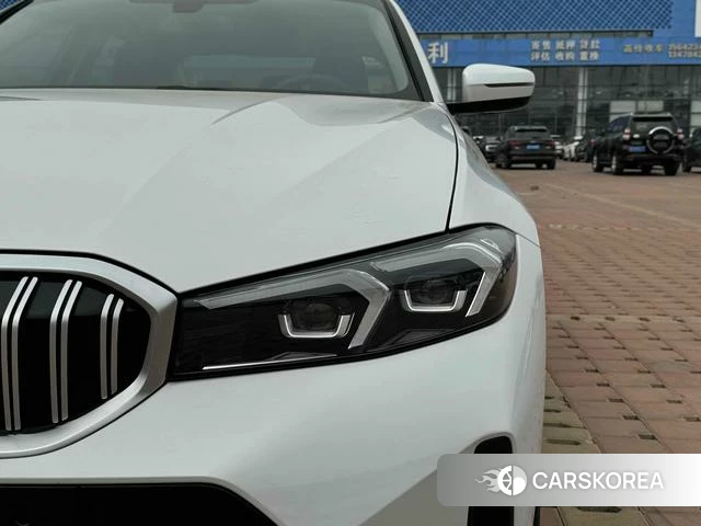 BMW 3 series 2023 Белый из Китая, фото 2
