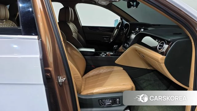 Bentley Bentayga 2018 Белый из Кореи, фото 2
