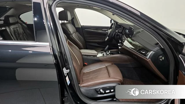 BMW 5 Series (G30) 2018 Черный из Кореи, фото 2