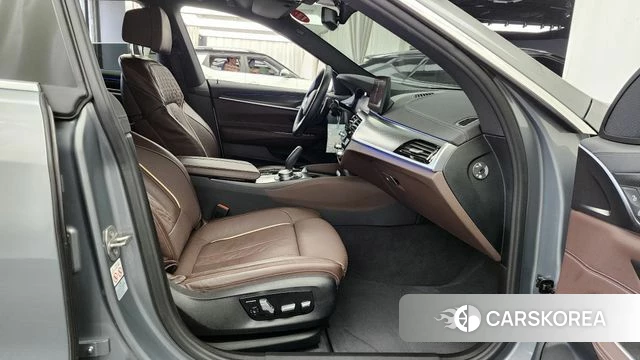 BMW 6 Series GT (G32) 2023 Серебристо-серый из Кореи, фото 2