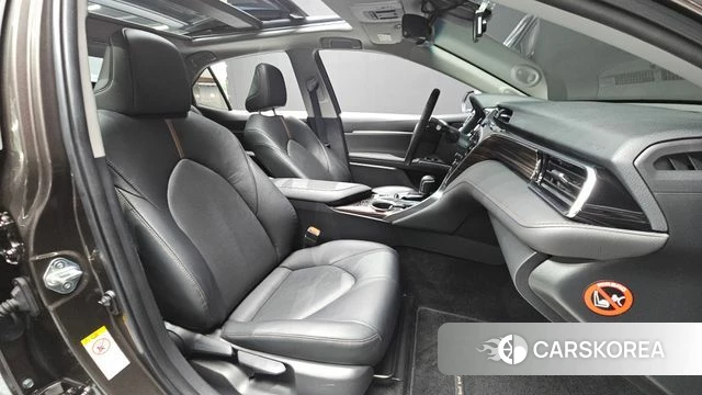 Toyota Camry (XV70) 2018 Песочный из Кореи