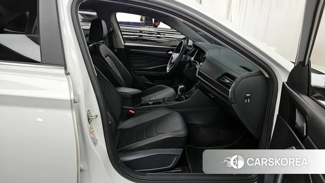 Volkswagen 7th Generation of Jetta 2023 Белый из Кореи, фото 2