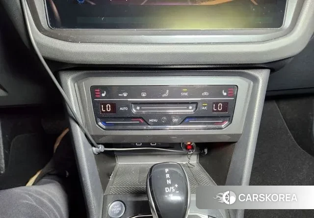 Volkswagen Tiguan second Generation 2022 Белый из Кореи, фото 2