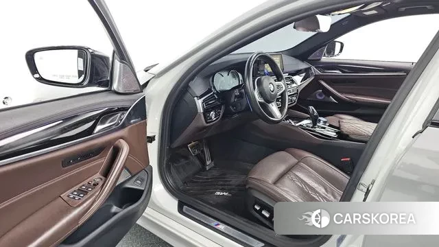 BMW 5 Series (G30) 2018 Серый из Кореи, фото 2