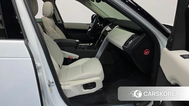 Land Rover Discovery 5 2024 Белый из Кореи, фото 2