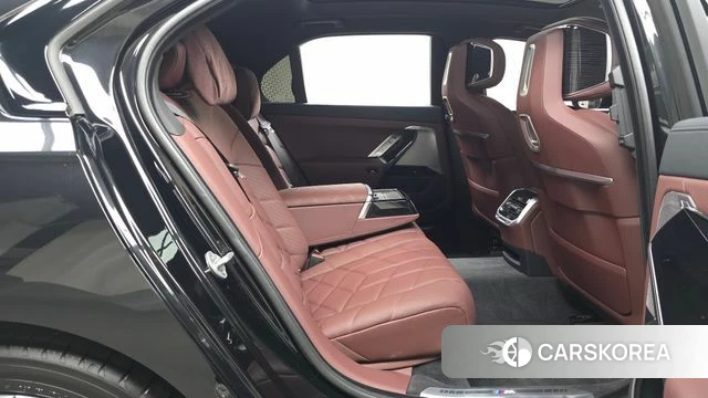 BMW 7 Series (G70) 2025 Черный из Кореи, фото 2