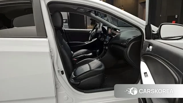 Hyundai Accent (New type) 2018 Белый из Кореи, фото 2