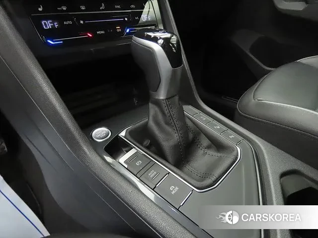 Volkswagen Tiguan second Generation 2022 Белый из Кореи, фото 2