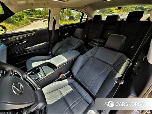 Lexus ES300h 7th generation 2025 Серый из Кореи, фото 2