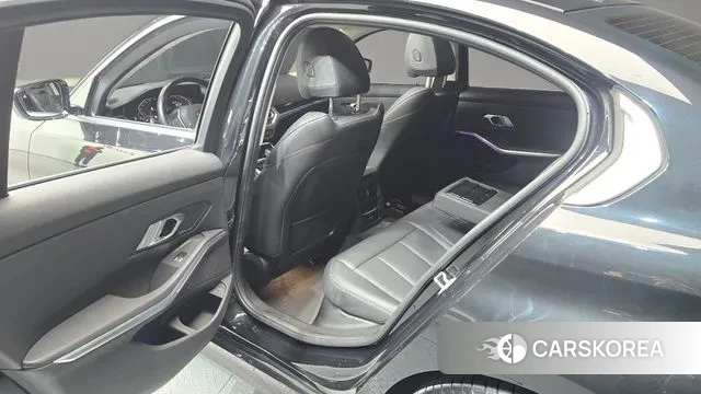 BMW 3 Series (G20) 2022 Черный из Кореи, фото 2