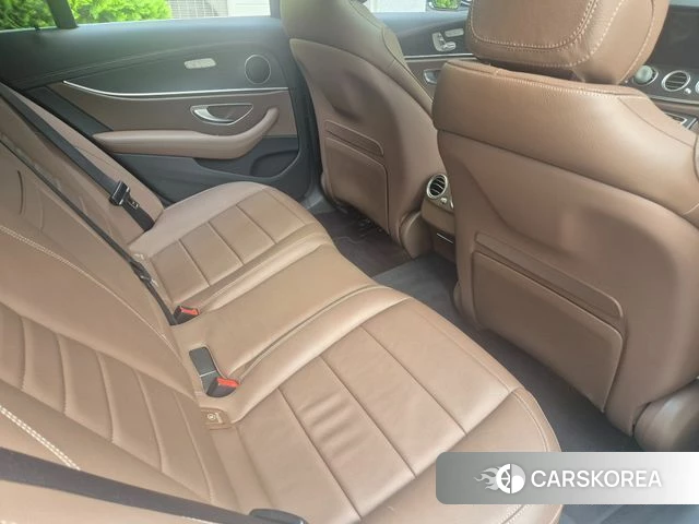 Mercedes-Benz E-Class W213 2022 Белый из Кореи