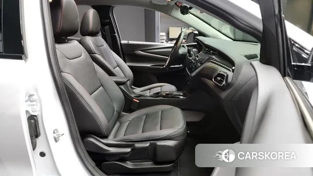 Chevrolet (GM Daewoo) Bolt EUV 2023 Белый из Кореи, фото 2